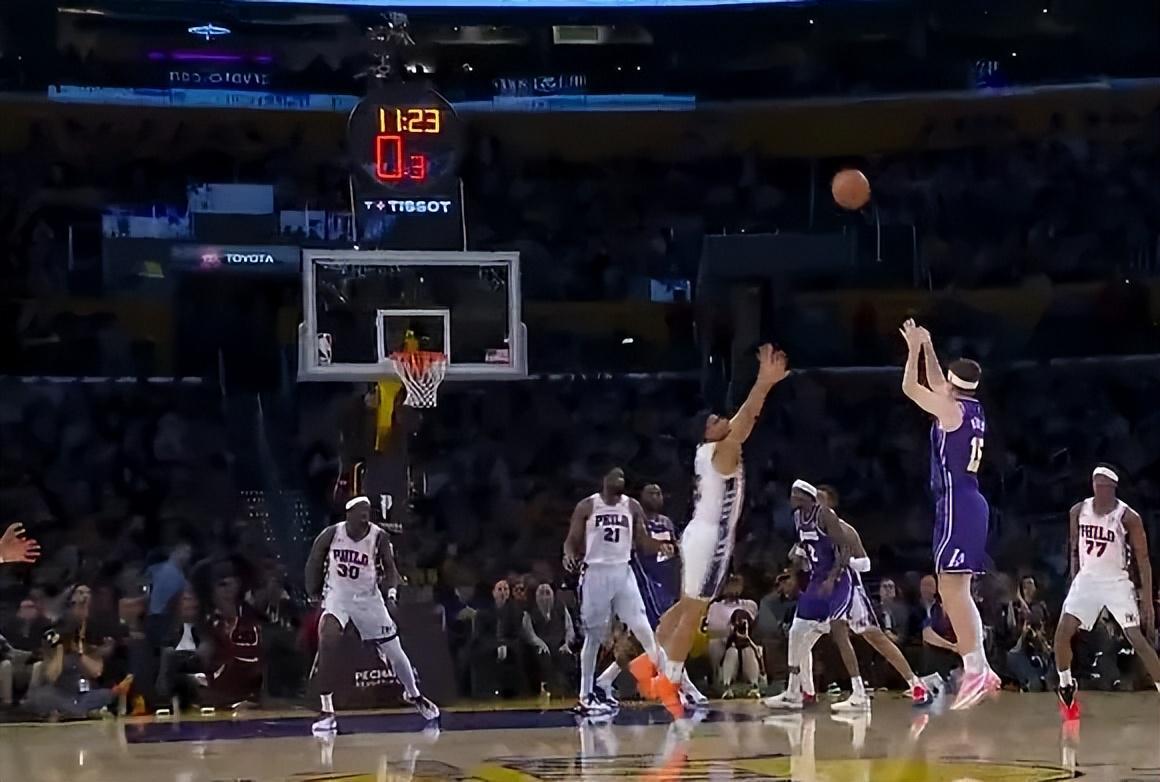 半岛体育网站链接-湖人逆转76人！里弗斯轰35分主导，2配角完美辅助，詹东迷失！