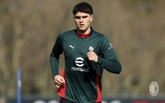 半岛APP下载-意媒丨巴特萨吉不行就埃斯图皮尼安